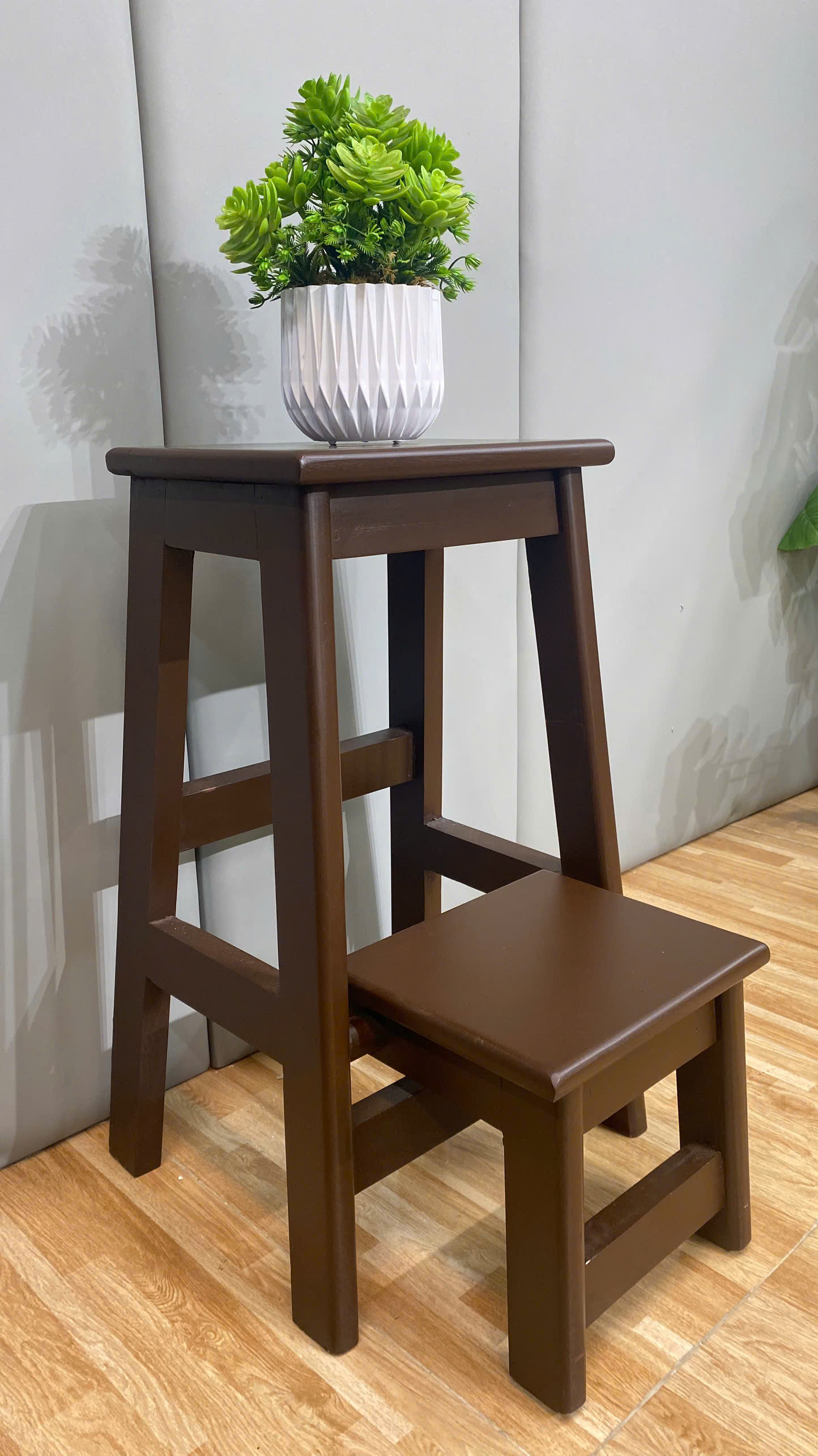 ghế 2 tầng chất liệu gỗ tự nhiên